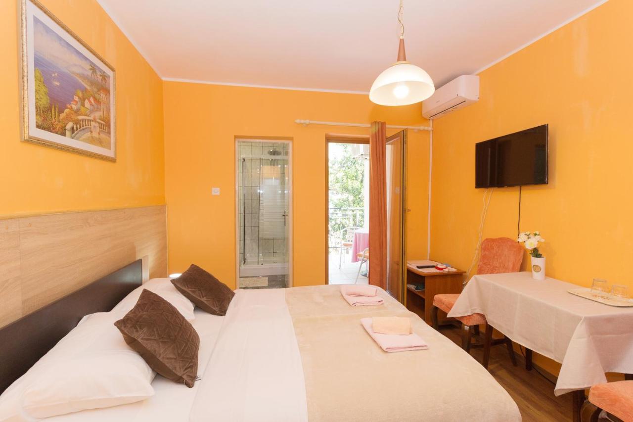 Rooms And Apartments Palma B&B Медулин Экстерьер фото