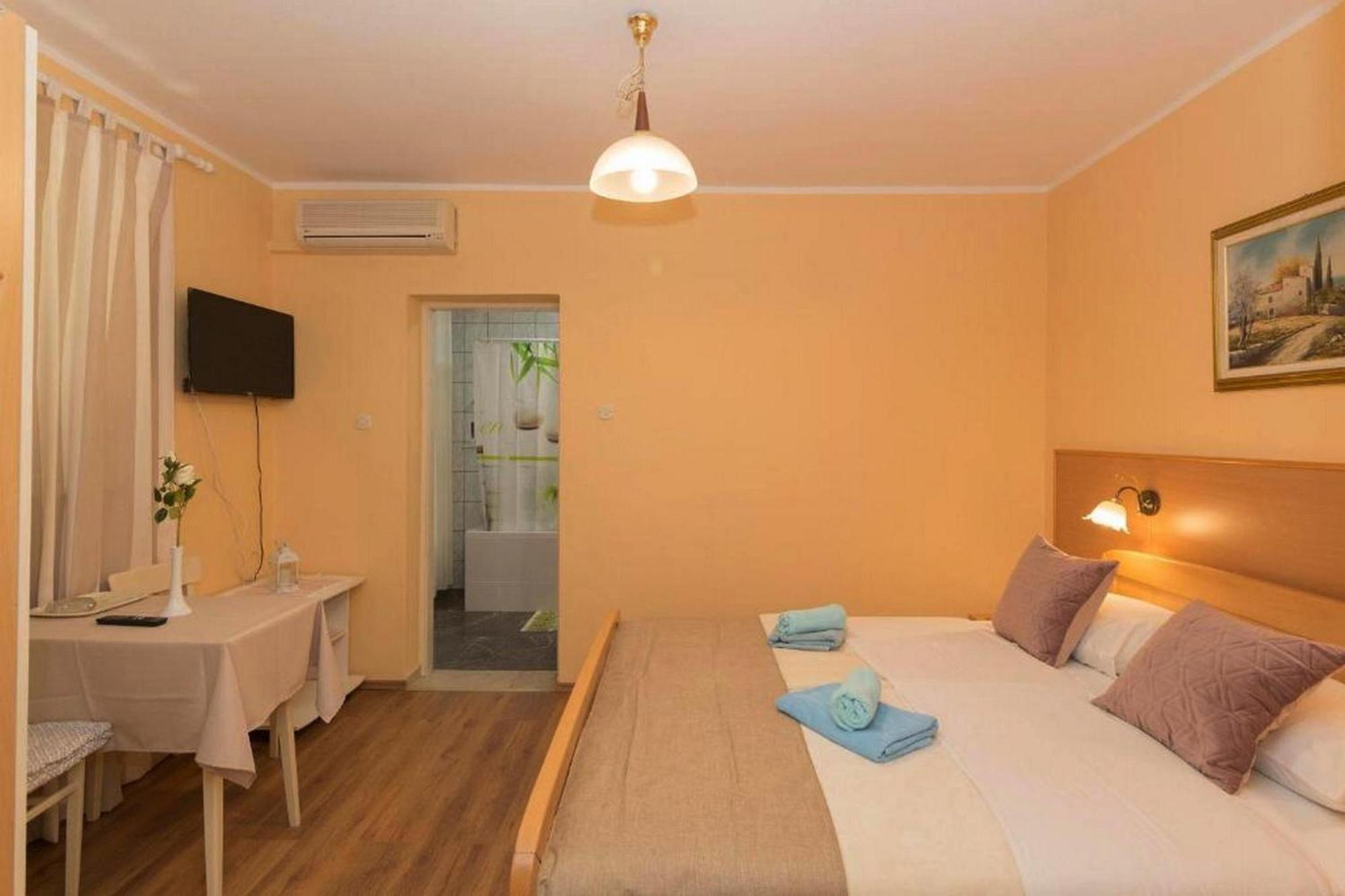 Rooms And Apartments Palma B&B Медулин Экстерьер фото