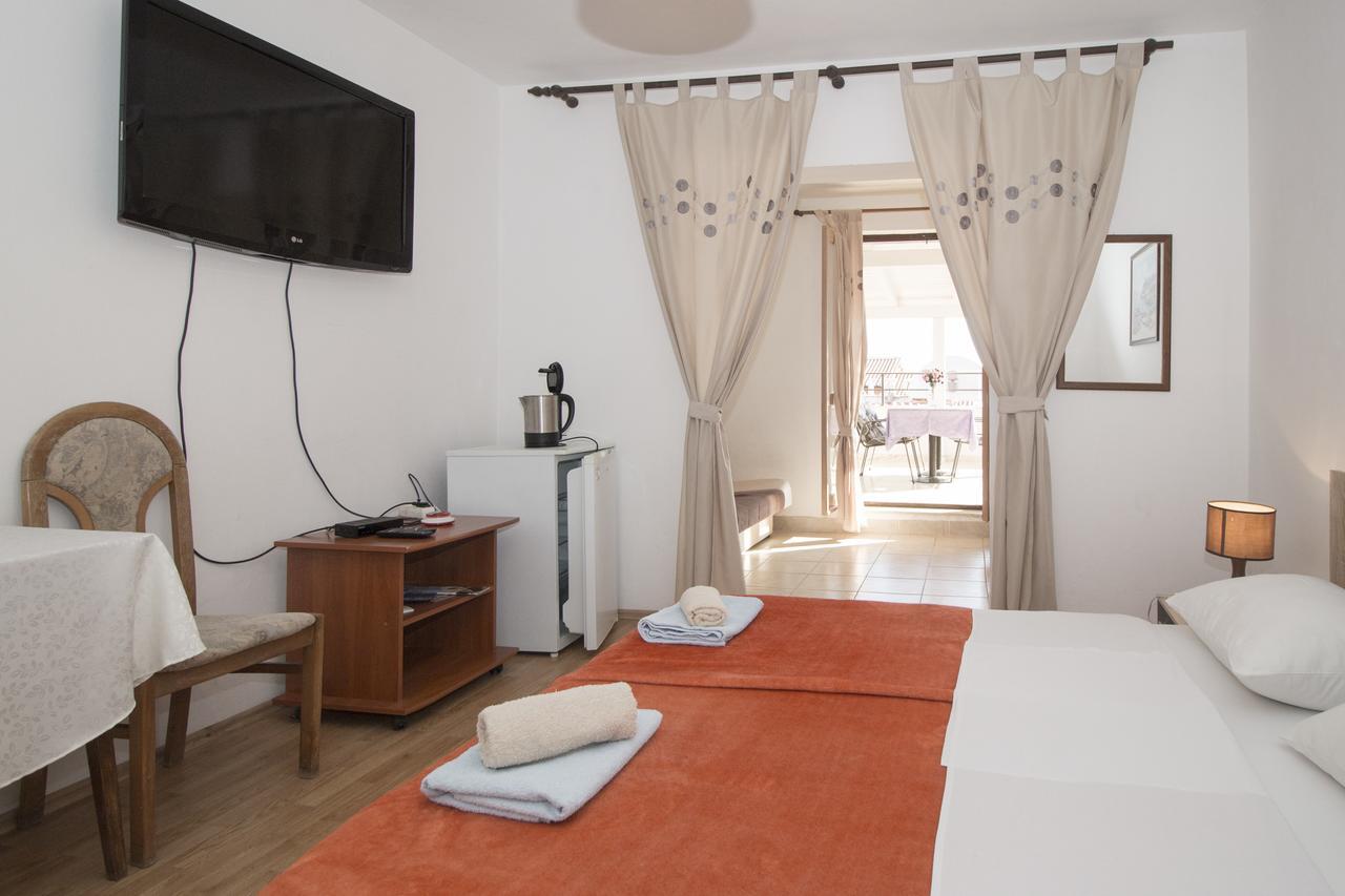 Rooms And Apartments Palma B&B Медулин Экстерьер фото